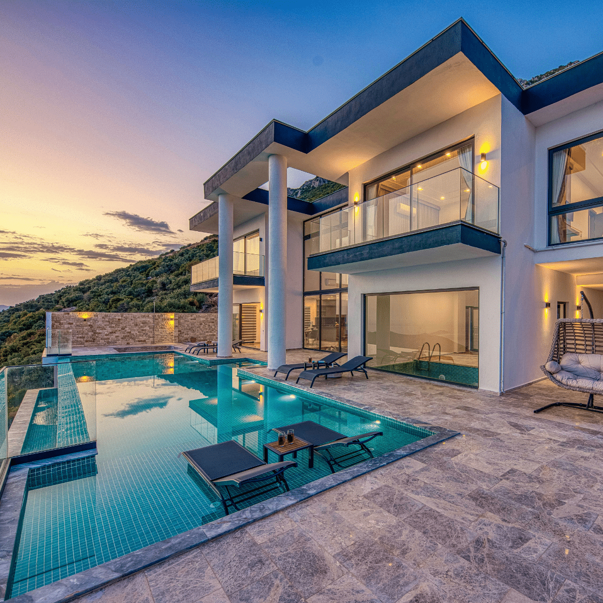 Professional Pool Cleaning and Maintenance Services in Montrose, California.